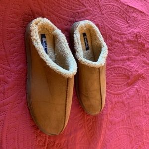 Wembley New mens slippers,  new, tan color XXL 13-14